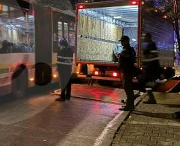 Gran redada en Manrique y Aranjuez dejó 55 vehículos inmovilizados por invadir el carril del Metroplús 