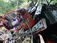 Graban cómo robaron a estudiantes de Bello que se accidentaron; así esculcaban las maletas