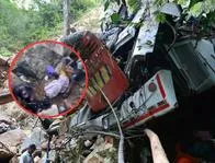 Graban cómo robaron a estudiantes de Bello que se accidentaron; así esculcaban las maletas