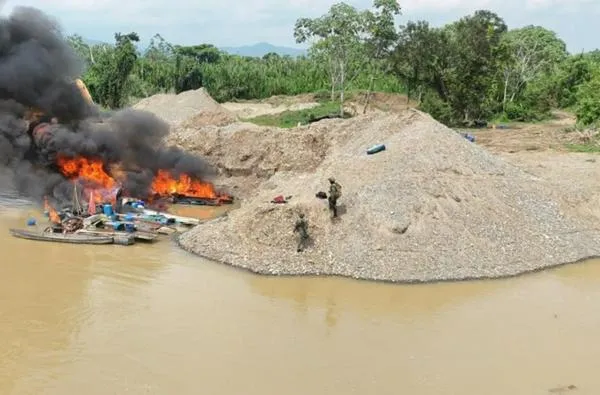 Video: así destruyeron una operación de minería ilegal en el río Cauca que financiaba a un terrorista
