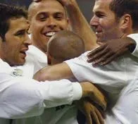 "Raúl, Fernando Hierro, Zidane y Ronaldo fueron los mejores jugadores con los que coincidí"