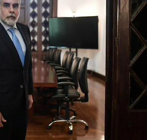 Benedetti alista demanda civil por casos judiciales en su contra y aún no recibe su salario