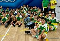 El microfútbol de Caldas, con el apoyo de dos exfiguras, uniformó a 150 niños de las escuelas de formación