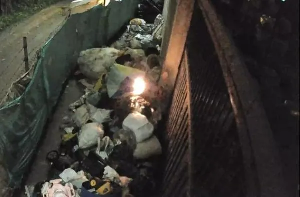 Video: globo navideño provoca incendio en una recuperadora de reciclaje en Villamaría 