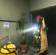 Casa en Medellín se incendió por culpa de un volador y hay 3 menores en una UCI. Cifra de quemados es preocupante.