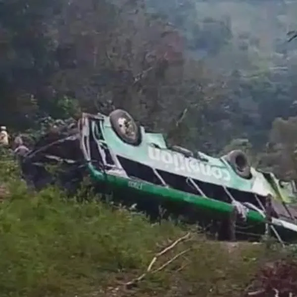 Grave accidente de bus dejó 8 muertos y 19 heridos durante Nochebuena en México: esto se sabe