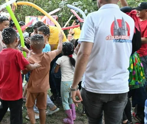 Caldas: caminaron por horas para compartir la Navidad en la Abuela de Caldas, cambiaron juguetes por sonrisas 