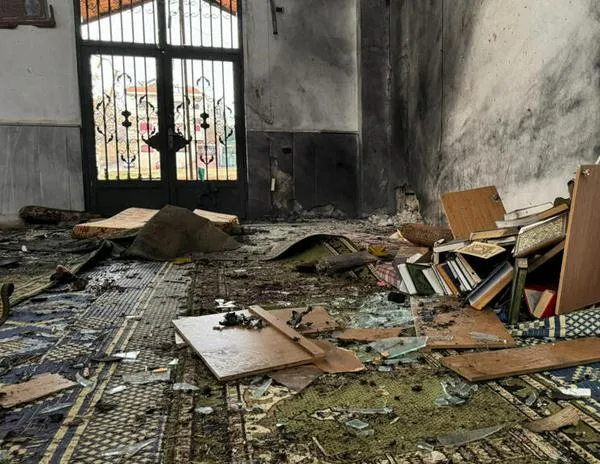 Siria: grupo islamista se atribuye atentado contra mezquita alauita en Homs que deja ocho muertos