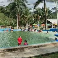 Tragedia para familia colombiana en fin de año: niña de 6 años murió ahogada en una piscina y habría negligencia de los padres. 