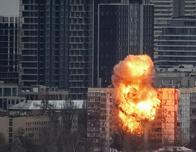 Rusia azota a Ucrania con drones y misiles, en la víspera de la reunión entre Trump y Zelenski