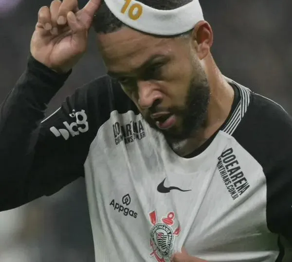 Memphis Depay responde a sus críticos con polémica canción tras ganar la Copa de Brasil