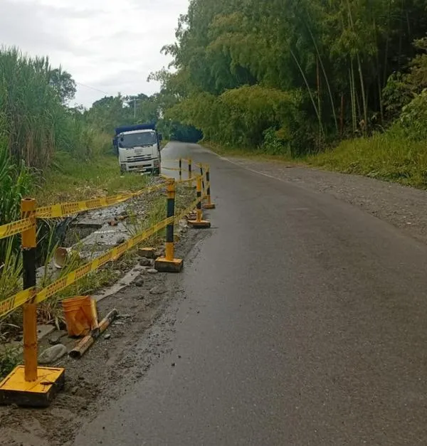 Intervienen punto crítico en vía que conecta al Eje Cafetero con el Valle del Cauca, que tuvo pérdida de banca