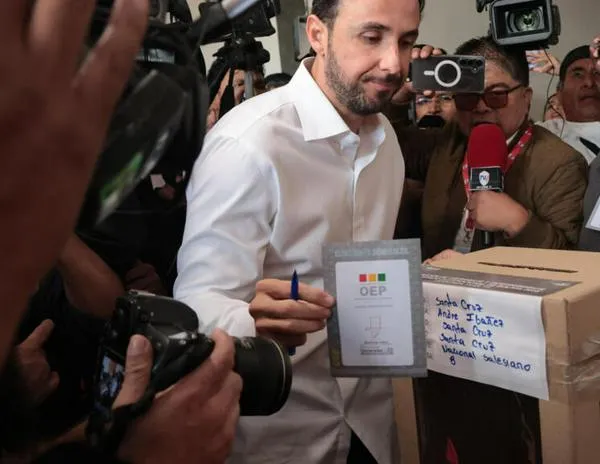 Golpes e insultos opacan la inscripción de candidatos a las elecciones regionales de Bolivia