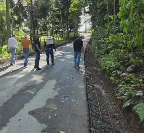 Obras en vía que conecta a dos departamentos del Eje Cafetero reciben inversión de $22 mil millones