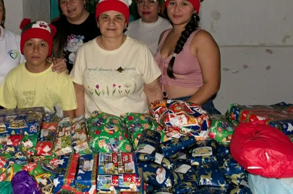 Iniciaron dando regalos de Navidad a 12 niños hace 16 años y ahora llenan de felicidad a 600 en Caldas