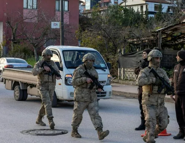 Tiroteo deja nueve muertos en Turquía en medio de redadas contra el grupo Estado Islámico