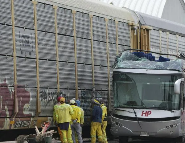 Más de una decena de muertos y casi 100 heridos deja un accidente de tren en México