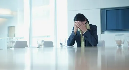 Empresas anuncian despidos a empleados por el aumento del salario mínimo.