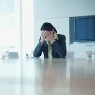 Empresas anuncian despidos a empleados por el aumento del salario mínimo.