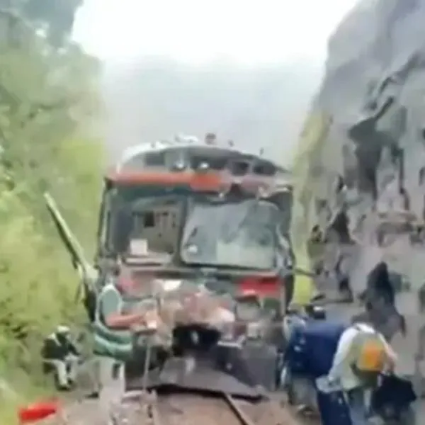Dos trenes en Perú chocaron de frente, en una única vía donde se transita en ambos sentidos
