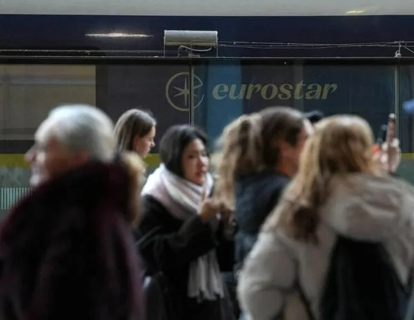 Eurostar reanuda servicio a través del túnel del Canal de la Mancha tras suspensión de trenes