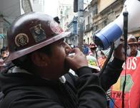 Bolivia: nuevos choques entre sindicalistas y la Policía por eliminación de subsidio a combustibles
