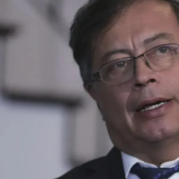 Petro advierte que el narcotráfico del ELN podría facilitar una intervención de EE. UU. en Venezuela