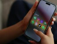 Francia debatirá en enero sobre prohibir las redes sociales a menores de 15 años