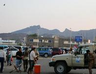 Crisis en Yemen: cierre del aeropuerto de Adén en medio de tensiones entre Arabia Saudita y Emiratos