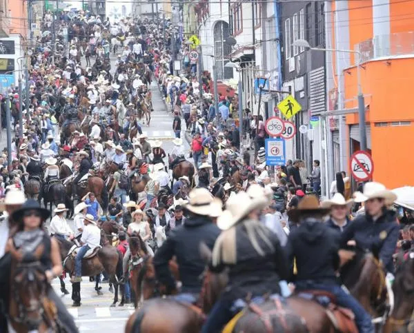 La tradicional cabalgata da apertura a la Feria de Manizales: 2 mil jinetes desfilarán en sus caballos; autoridades establecen controles
