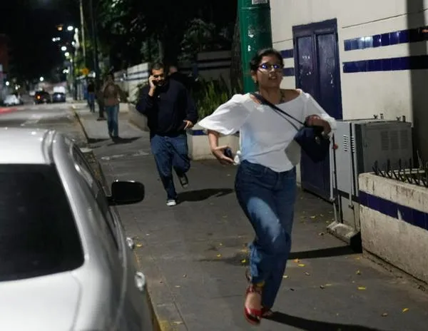 Reportan múltiples explosiones y sonidos de aeronaves en Caracas