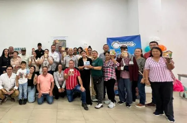 15 familias cumplen el sueño de tener casa propia en Caldas, se realizó sorteo: inversión de $1.700 millones