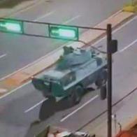 Drones sobrevolaron Caracas, Venezuela: primeras versiones señalan que los disparos y tanques buscaban neutralizar el ataque.