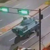 Drones sobrevolaron Caracas, Venezuela: primeras versiones señalan que los disparos y tanques buscaban neutralizar el ataque.