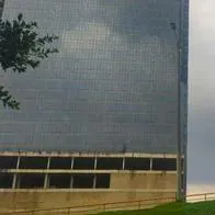 El lío que hay con lujoso edificio en la 100 con Séptima (Bogotá): deberá pagar millonaria cifra para continuar con las obras. 