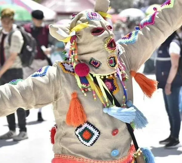 El Desfile Magno llena de arte y tradición el Día de Blancos en Pasto