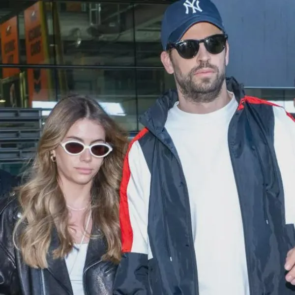 Momento incómodo de Piqué con Clara Chía: fans les cantaron canción de Shakira 