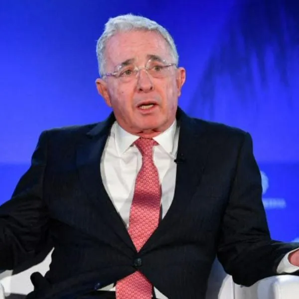 "Colombia es casi una foto de Venezuela": Uribe dice que el país se parece cada vez más al régimen. Criticó fuertemente al Gobierno Petro. 