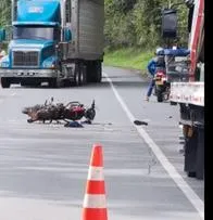 Un adulto muerto y un menor de edad gravemente lesionado en choque en vía Manizales-Medellín
