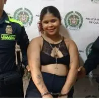 Mujer detenida y esposada en Sabanalarga, Atlántico, empezó a posar y modelar