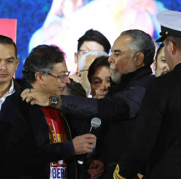 "Nos mostraríamos débiles": Benedetti reveló si pedirá que a él y Petro los saquen de la Lista Clinton ante llamada con Trump. 