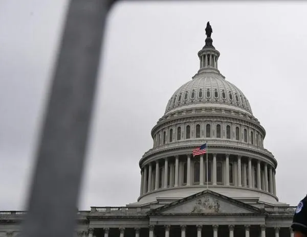 Senado de EE. UU. vota a favor de una medida que limita los poderes de guerra de Trump en Venezuela