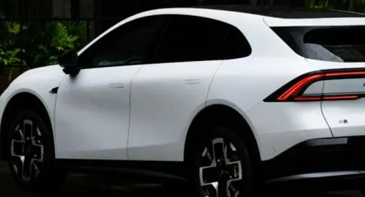 Xpeng le hace competencia a BYD y Tesla con SUV hibrida con autonomía de 1,7 km 