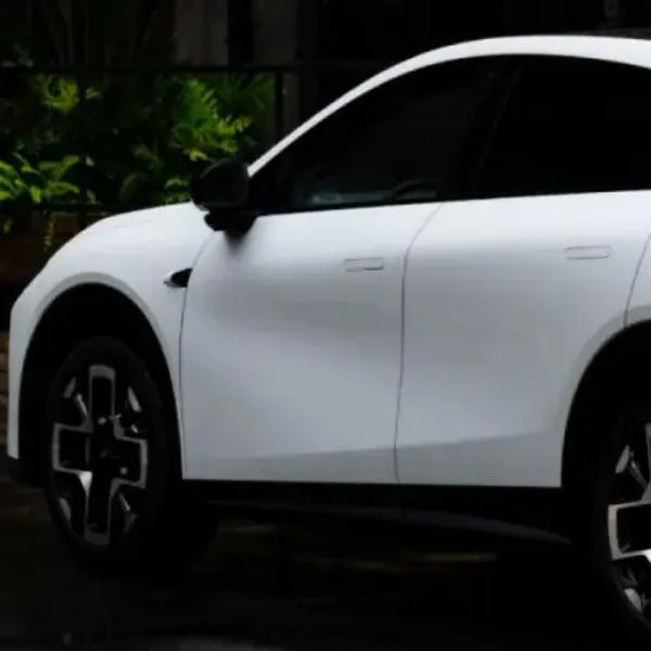 Xpeng le hace competencia a BYD y Tesla con SUV hibrida con autonomía de 1,7 km 