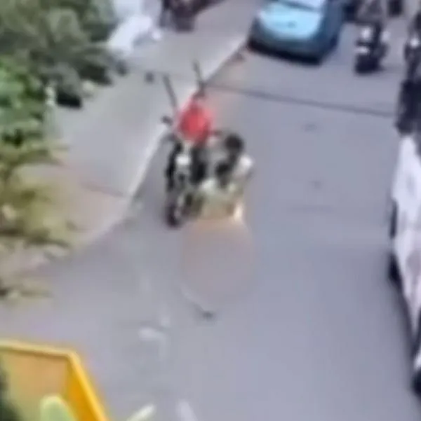 Desnudaron a ladrones en Medellín y los pusieron a correr por la cuadra 