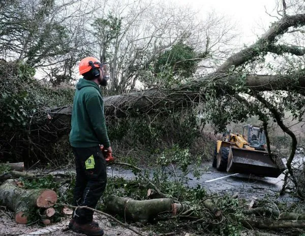 Reino Unido: el temporal Goretti provoca apagones y caos en el transporte