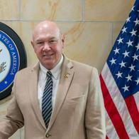 Avión del Gobierno de EE. UU. aterrizó sorpresivamente en Venezuela y tiene que ver con Colombia. Hay inesperado plan. 
