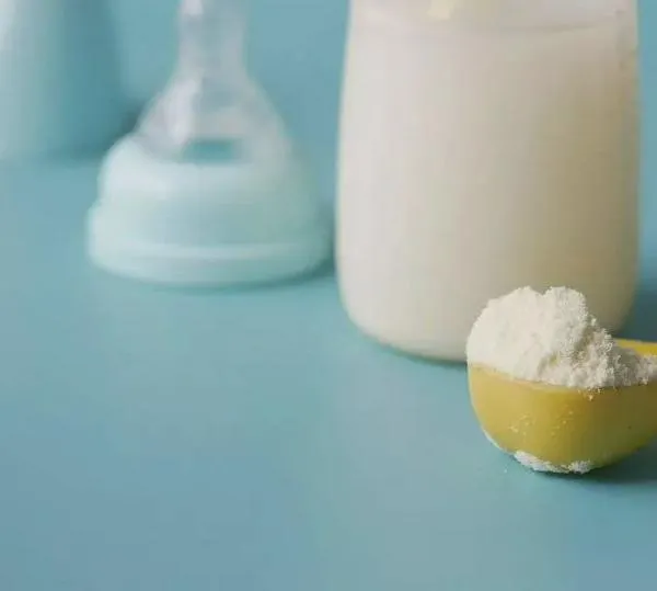 Esta es la leche de fórmula para bebés que ha sido prohibida en 44 países: ¿Colombia está incluida?