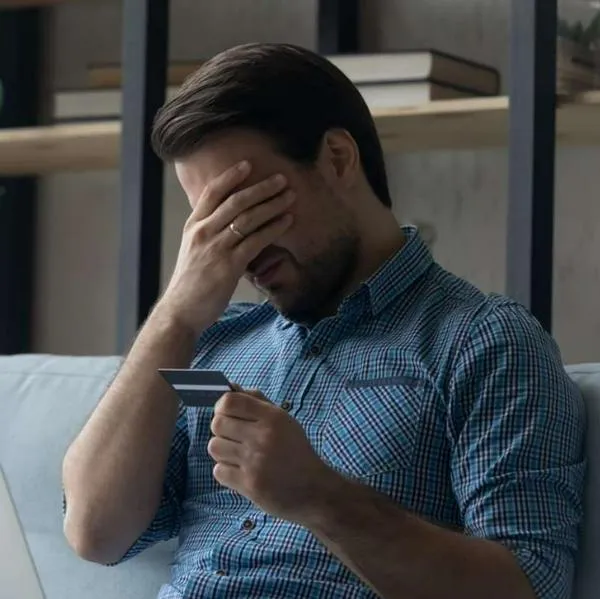  al morir el deudor, sus deudas forman parte de la herencia, que incluye tanto activos como pasivos