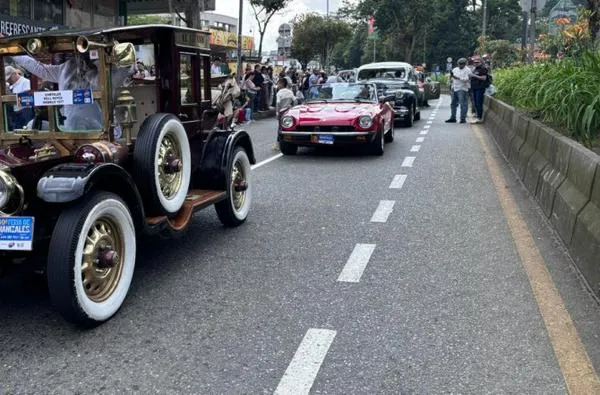 EN VIVO: Desfile de Autos Clásicos y Antiguos de la Feria de Manizales